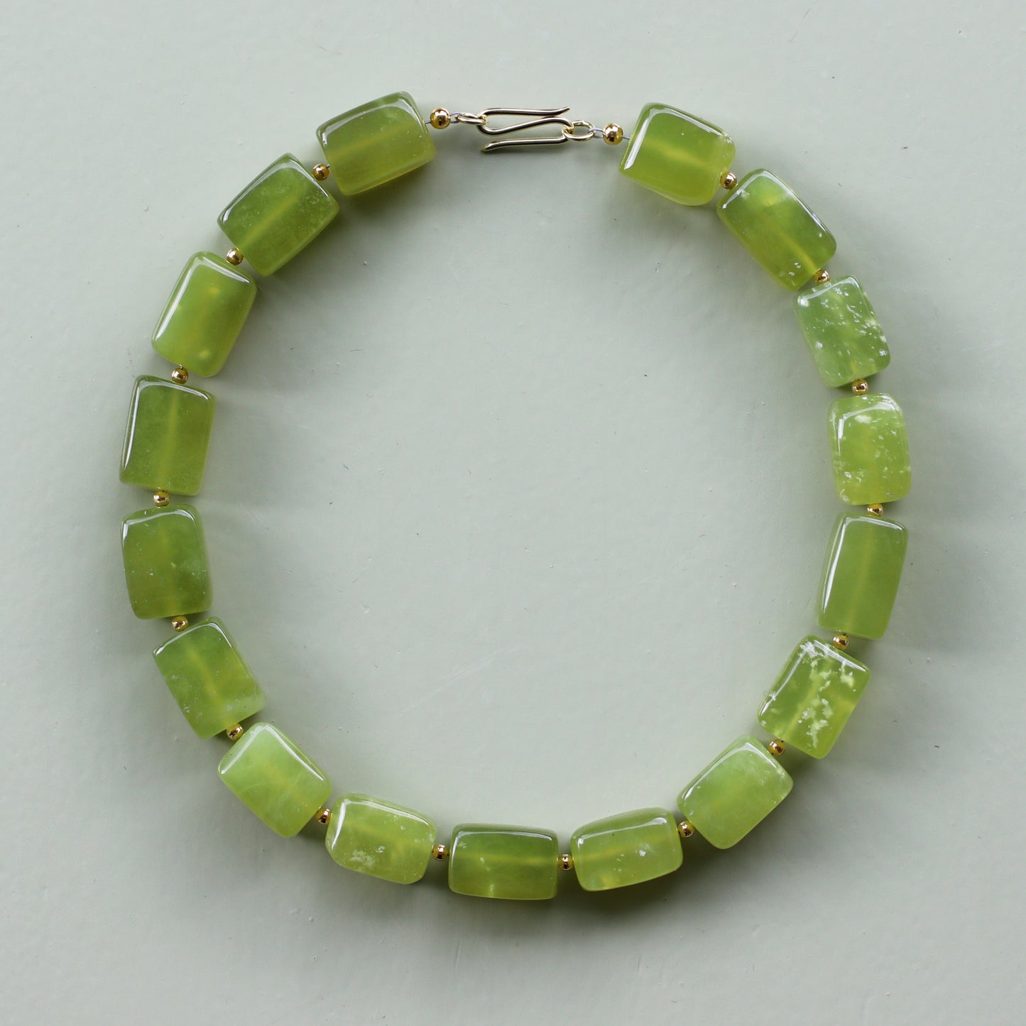 Circe | Edelsteinkette mit Serpentin-Quadern