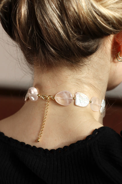 NEREÏDE | Edelstein-Choker mit Rosenquarz + Perle