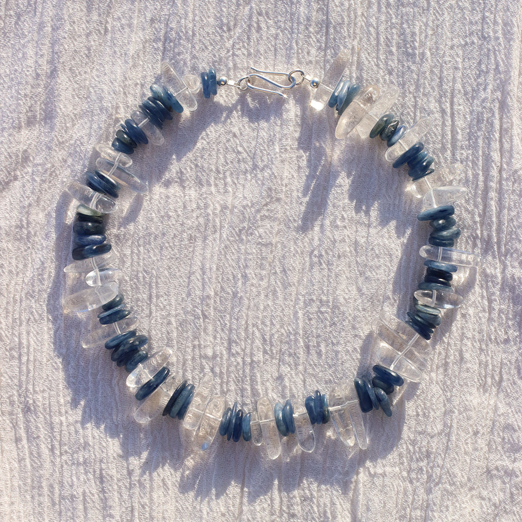 Clear Blue | Edelsteinkette mit Bergkristall & blauem Disthen