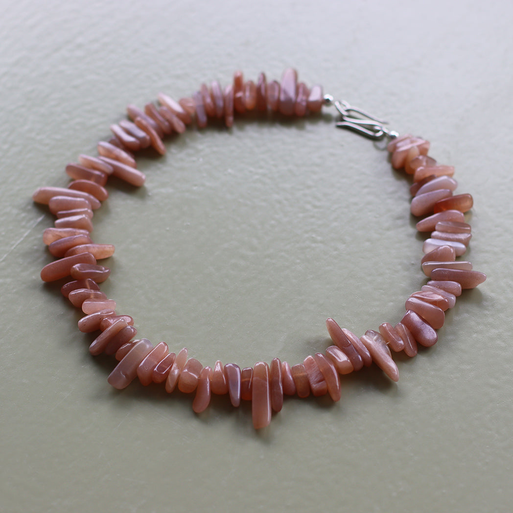 Lune de Sang | Edelsteinkette mit orangenem Mondstein